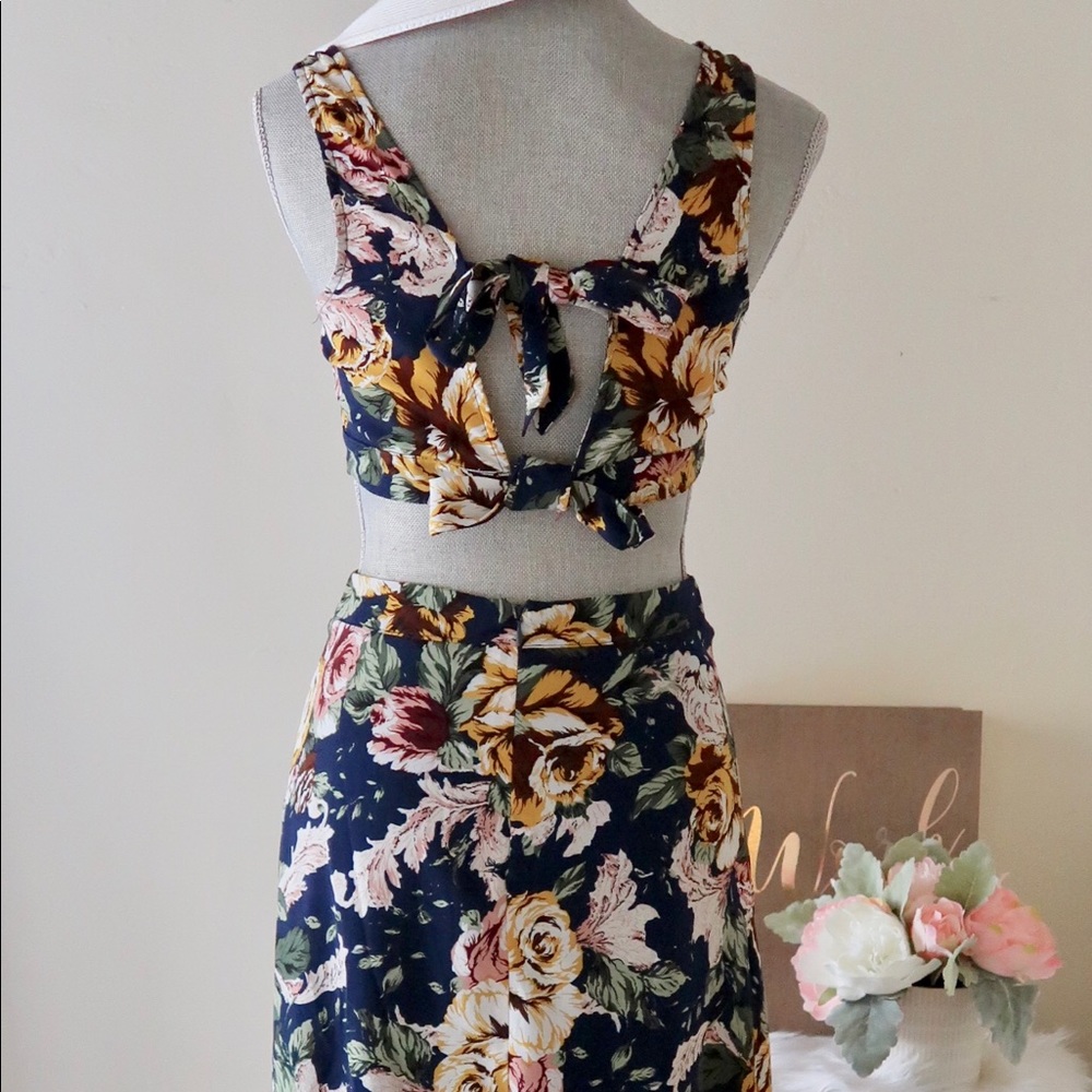 CHLOE-Navy Floral Fantasy Maxi Dress - Picture 6 of 6